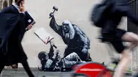 Mural Banksy yang Menggambarkan Hakim Memukuli Demonstran Dihapus dalam Waktu 2 Hari