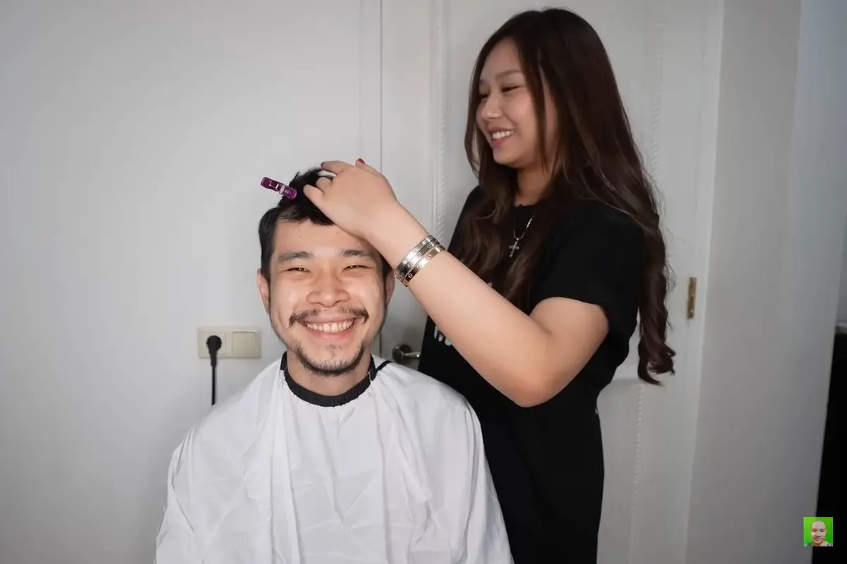 Penuh Kasih Sayang, Ini 6 Potret Sisca Kohl Cukur Rambut Jess No Limit