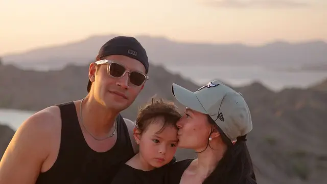 Gaya parenting artis (credit: instagram/asmirandah89)