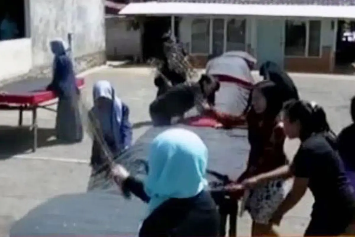 Segmen 7: Serangan Taliban hingga Tradisi Unik Jemur Kasur