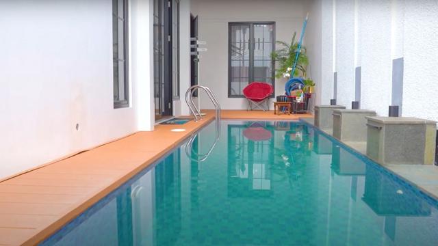 Ruang Makan dengan Pemandangan Kolam Renang: Mewah dan Nyaman