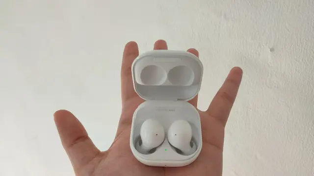 Samsung Galaxy Buds2 (Liputan6.com/Giovani Dio Prasasti)