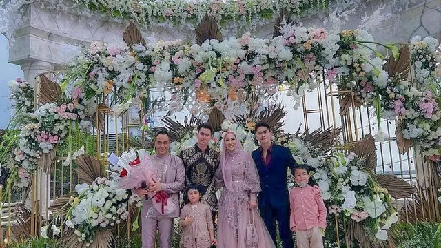 6 Momen Lamaran Venna Melinda dan Ferry Irawan, Penuh Kebahagiaan