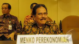 Menko Bidang Perekonomian Sofyan Djalil saat tiba di Gedung Parlemen, Senayan, Jakarta, Rabu (18/02/2015). Kedatangan Sofyan untuk memberikan penjelasan kepada DPD RI terkait kenaikan harga BBM (Liputan6.com/Andrian M Tunay)