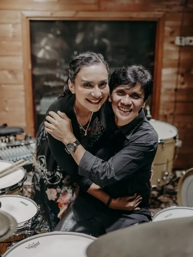 [Fimela] Keluarga Gilang Ramadhan dan Shahnaz Haque