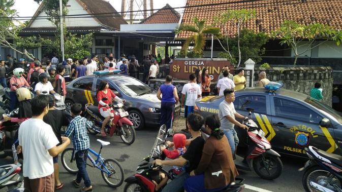 Suasana Gereja Santa Lidwina Gamping, Sleman, Yogyakarta, usai penyerangan pada Minggu (11/2/2018) pagi. (Liputan6.com/Switzy Sabandar)