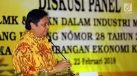 Ketua Umum Partai Golkar Airlangga Hartarto memberi sambutan saat diskusi panel dengan sejumlah musisi di Kantor DPP Partai Golkar, Jakarta, Kamis (22/2). (Liputan6.com/JohanTallo)