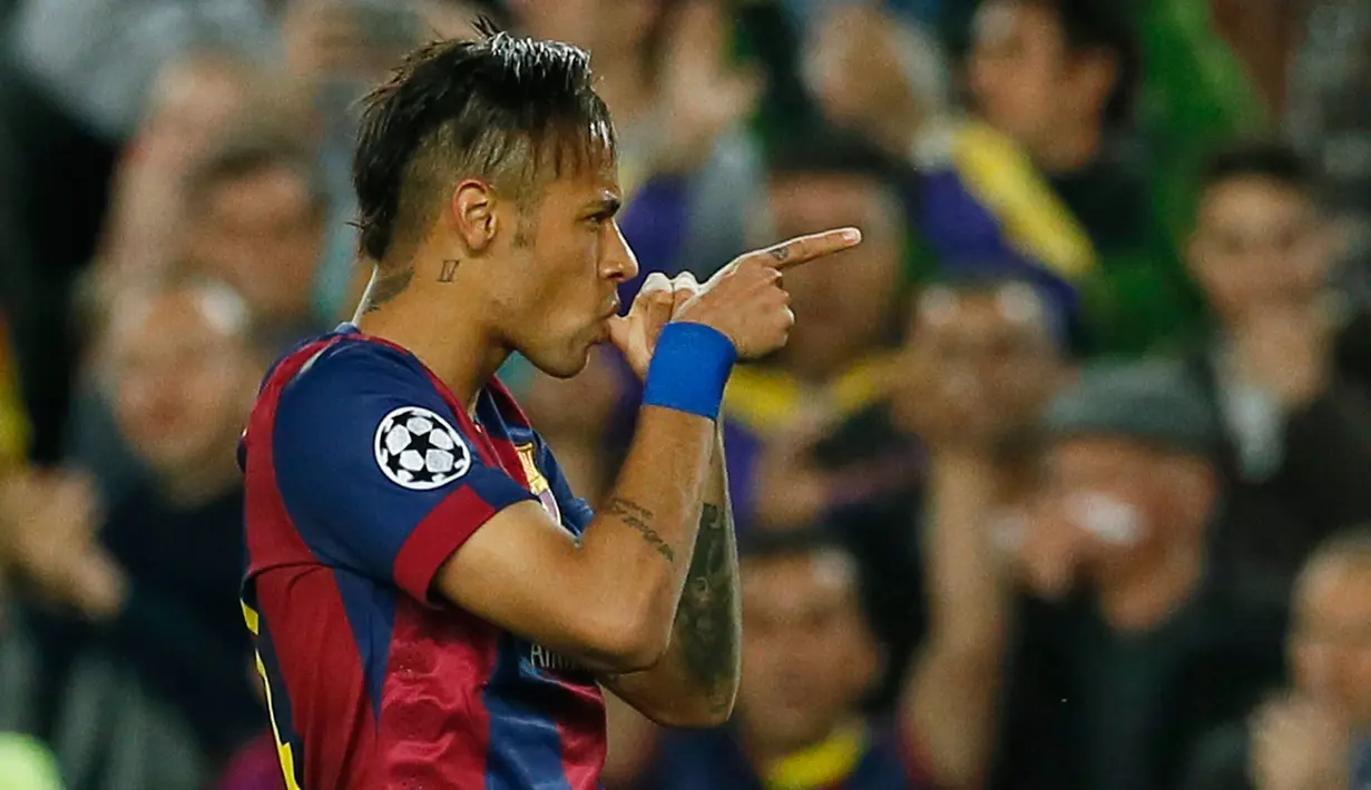 Penyerang Barcelona, Neymar merayakan selebrasi usai mencetak gol ke gawang PSG di leg kedua 8 besar Liga Champions di Stadion Nou Camp, Spanyol, Rabu (22/4/2015). Barcelona menang 2-0 atas Paris Saint Germain. (Reuters/Albert Gea)