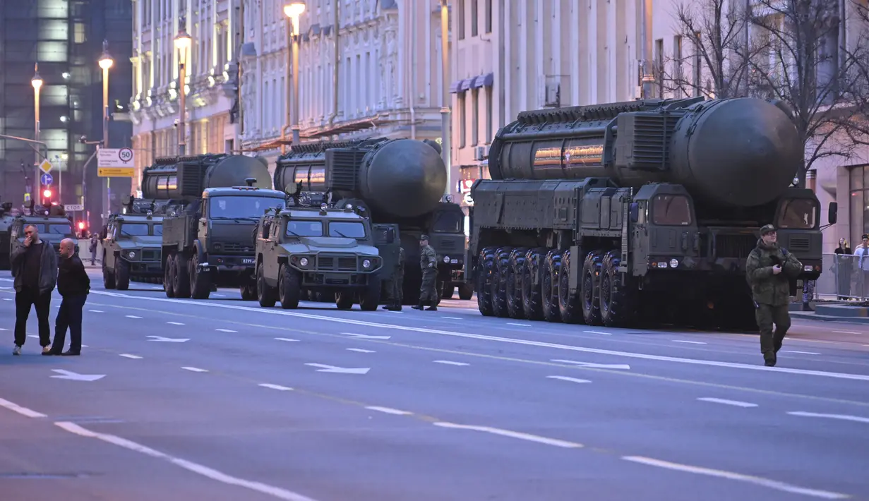 Di bawah Vladimir Putin, Hari Kemenangan telah menjadi ajang unjuk kekuatan pasukan dan militer dan juga mengenang pengorbanan pada Perang Dunia II. (AP Photo/Dmitry Serebryakov)