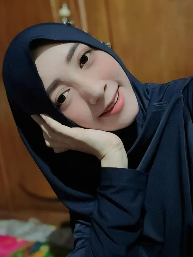 6 Potret Angel Emitasari saat Pakai Hijab, Pedangdut Lamongan yang Jadi Kades