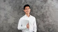 Tetap Gaya di Setiap Kesempatan, Ini Pilihan Kemeja Papa Muda yang Wajib Punya!