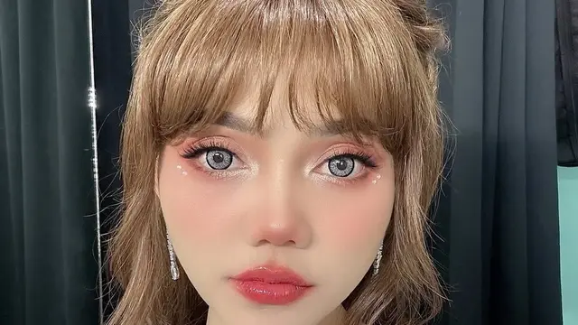 Sangat Memukau! Penampilan Rina Nose yang Menawan Bak Boneka Ini Curi Perhatian