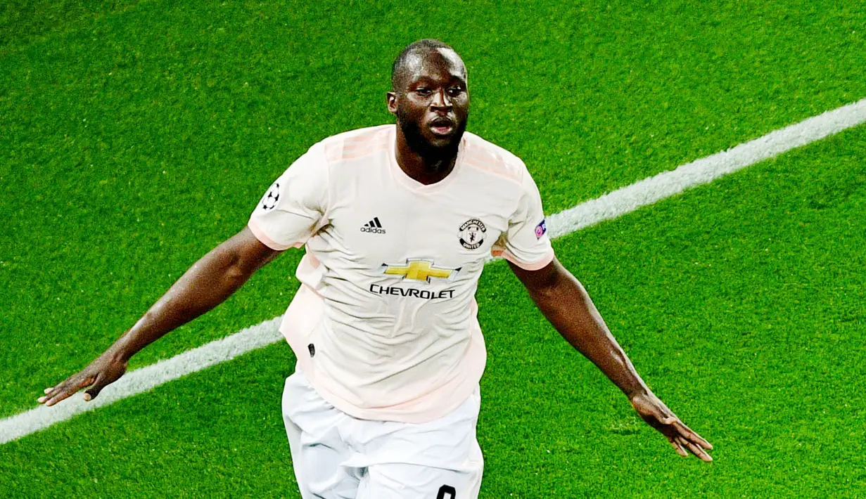 Romelu Lukaku - Striker asal Belgia ini ditebus Manchester United dengan mahar mencapai 76,23 juta Pounds dari Everton. Penampilan Lukaku tidak terlalu memuaskan fans Setan Merah, ia hanya mampu mengemas 42 gol dan 13 assist dari 96 penampilan. (AFP/Martin Bureau)
