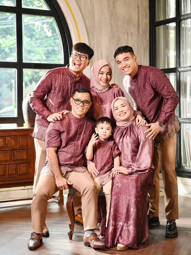 Pemotretan Keluarga Fuji dengan Baju Lebaran