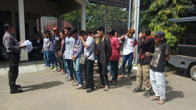 Puluhan anak punk tertangkap mabuk di tempat umum. (Foto: Liputan6.com/Polres Kebumen/Muhamad Ridlo)