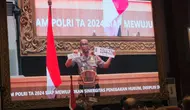 Dirregident Korlantas Polri Brigjen Yusri Yunus saat paparan pada Rakornis POM TNI-Propam Polri di Mabes TNI, Cilangkap, Jakarta Timur, Kamis (2/5/2024). (Tim News).