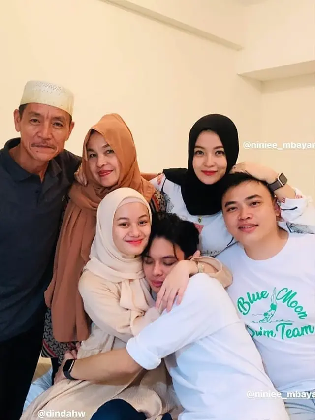Hamil Bareng, Ini 6 Potret Kompak Dinda Hauw dan Ninie Mbayang