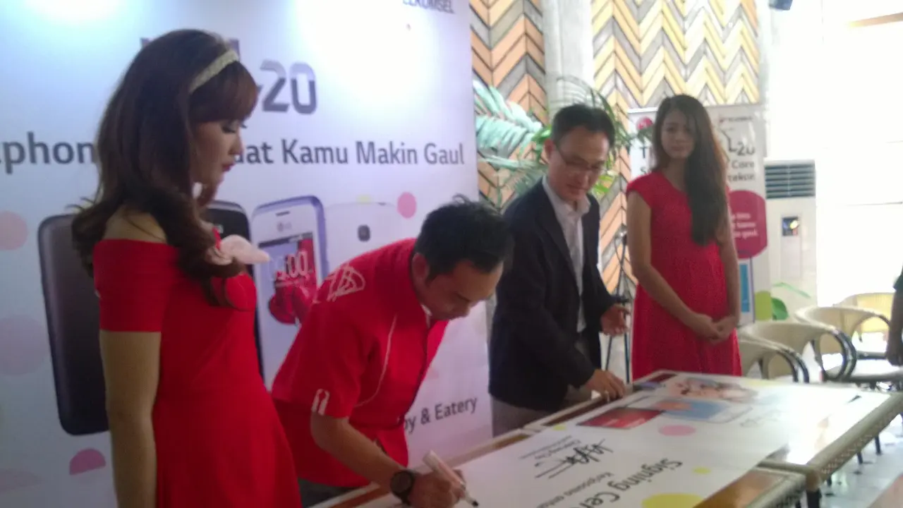 Incar Segmen Anak Muda, Telkomsel Giat Bundling Smartphone Murah