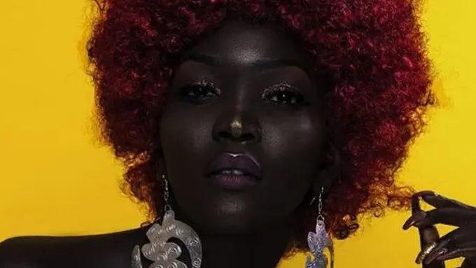 [Bintang] Dibully karena Kulitnya yang Hitam, Cewek Ini Sukses Jadi Model