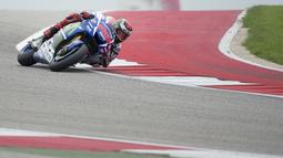 Jorge Lorenzo saat melakukan sesi kualifikasi di Circuit of The Americas (COTA), Minggu (12/4/2015) dini hari WIB. (AP Photo/Darren Abate)
