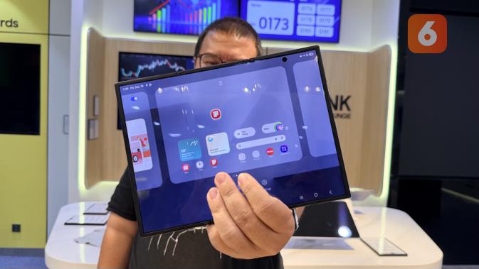 Galaxy Z TriFold: Mengungkap HP Lipat Tiga Perdana Samsung yang Mengubah Permainan