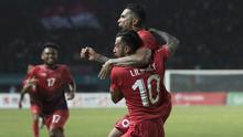 Striker Timnas Indonesia, Beto Goncalvez, merayakan gol yang dicetaknya ke gawang Taiwan pada laga Grup A Asian Games di Stadion Patriot, Jawa Barat, Minggu (12/8/2018). Indonesia menang 4-0 atas Taiwan. (Bola.com/Vitalis Yogi Trisna)