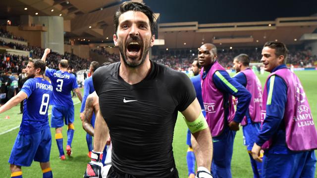 FOTO: Ekpresi Unik Gianluigi Buffon Kiper Juventus yang Siap Pecahkan Rekor di Serie A