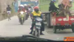 Citizen6, Bandung: Jalan yang sedang diperbaiki membuat para pengendara sepeda motor nekat melawan arah. (Pengirim: Imam)