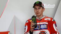 Pebalap Ducati, Jorge Lorenzo, menunjuk Michele Pirro sebagai trek analis pada MotoGP 2017. (Motorsport)
