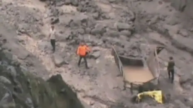 [VIDEO] 2 Penambang Pasir Tewas Terseret Lahar Dingin Merapi