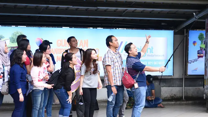 Muncul lagi bidadari bersayap yang bikin gempar Jakarta!