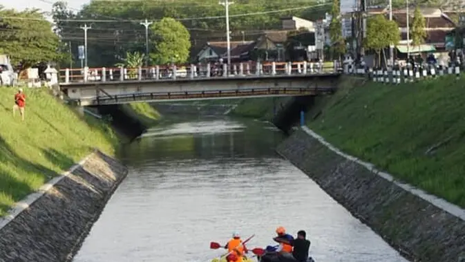 Selokan Mataram Yogyakarta: Rafting Sambil Bersih, Wisata Air Memikat.
