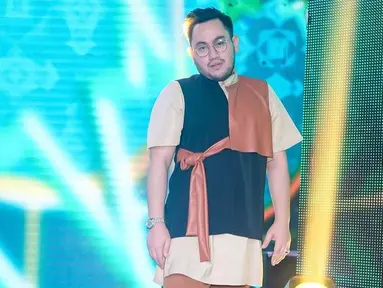 Nassar dikenal sebagai pedangdut yang memiliki badan berisi. Namun, berbeda dengan sosoknya sekarang. (FOTO: instagram.com/kingnassar88/)