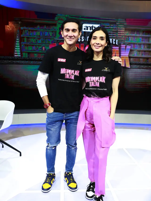 Vino Bastian beradu peran dengan Marsha Timothy di sinetron Menolak Talak.