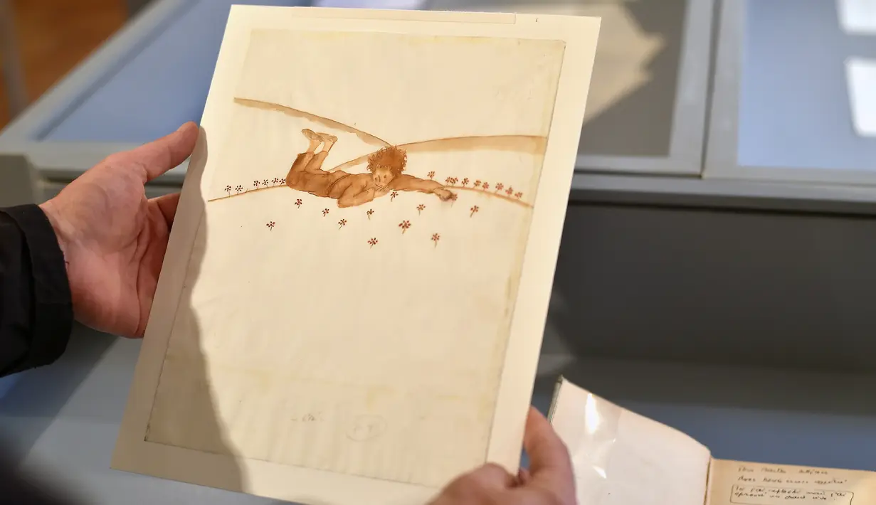 Lukisan cat air dari 'The Little Prince' karya Antoine de Saint-Exupery di Balai Lelang Artcurial Paris, 17 Mei 2017. Gambar ukuran A4 yang menunjukkan sang pangeran sedang tengkurap di sebuah kebun mawar terjual sekitar Rp3,36 miliar. (REMY GABALDA/AFP)