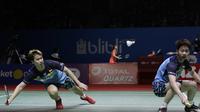 Pasangan Indonesia, Kevin Sanjaya/Marcus Gideon, saat melawan wakil Jepang, Takuto Inoue/Yuki Kaneko, pada Indonesia Open 2019 di Istora, Jakarta, Selasa (16/7). Pasangan Indonesia menang 20-22, 21-16, 21-14. (Bola.com/M Iqbal Ichsan)