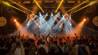 Ilustrasi konser, musik. (Photo by Thibault Trillet: https://www.pexels.com/photo/group-of-people-inside-disco-house-167491/)