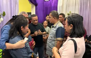 Tangis Ayah Dokter Icha Saat Minta Keadilan ke Gubernur NTT