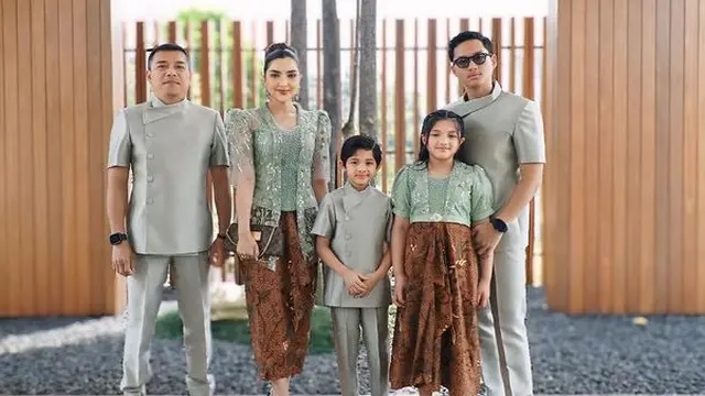 Ashanty dan Aurel Hermansyah saat Hadir Kondangan Keluarga. [@ashanty_ash]