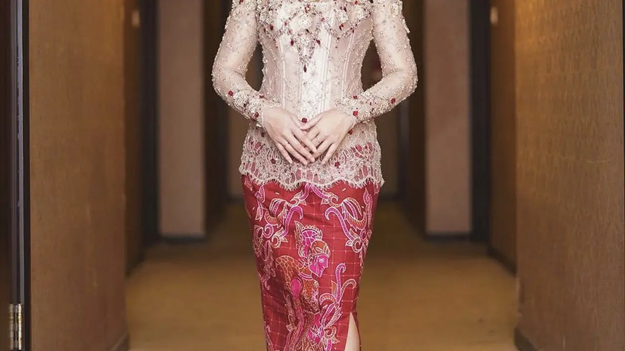 Inspirasi Model Kebaya Wisuda Sekolah Modern