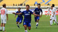 Persib U-19 membungkam Semen Padang 2-0 pada pertandingan Liga 1 U-19 di Stadion Si Jalak Harupat, Bandung, Minggu (20/8/2017). (Bola.com/Muhammad Ginanjar)