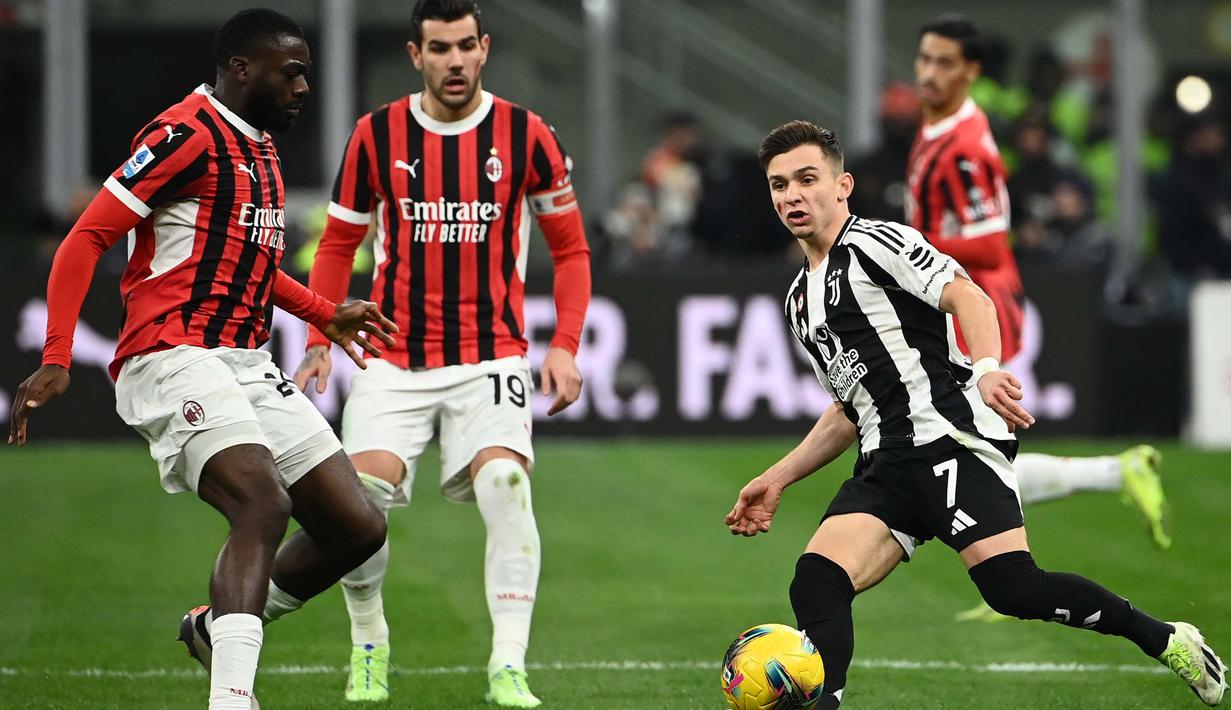 Hingga babak pertama usai, skor imbang 0-0 tidak berubah. (Isabella BONOTTO/AFP)