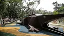 <p>Pengunjung bermain di area playground Tebet Eco Park, Jakarta, Selasa (10/5/2022). Warga memanfaatkan libur dengan bermain dan berolahraga di taman terbuka setelah pemerintah memperpanjang masa liburan sekolah hingga tanggal 11 Mei 2022. (Liputan6.com/Faizal Fanani)</p>