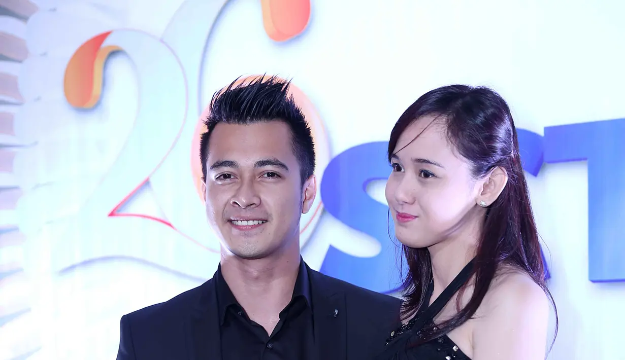 "Kita belum ada target menikah, karena dia masih kuliah. Komentar keluarga sih positif, dia sayang sama mamah. Mamah juga bilang dia yang terbaik" ujar aktor kelahiran Samarinda 26 tahum silam itu. (Nurwahyunan/Bintang.com)