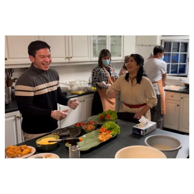 Jordi Onsu masak ayam geprek di Belanda