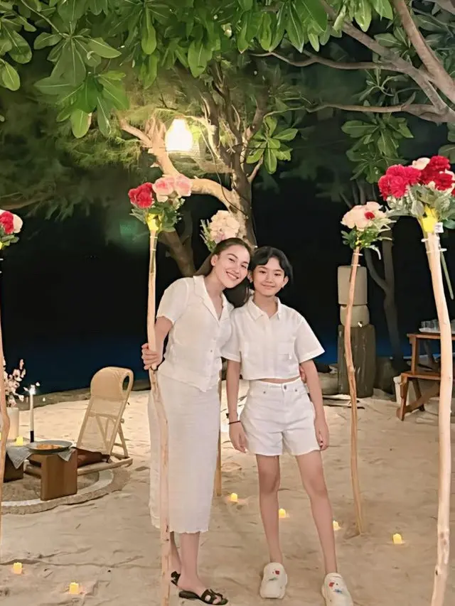 Ayu Ting Ting Liburan Kepulauan Seribu. [@ayutingting92]