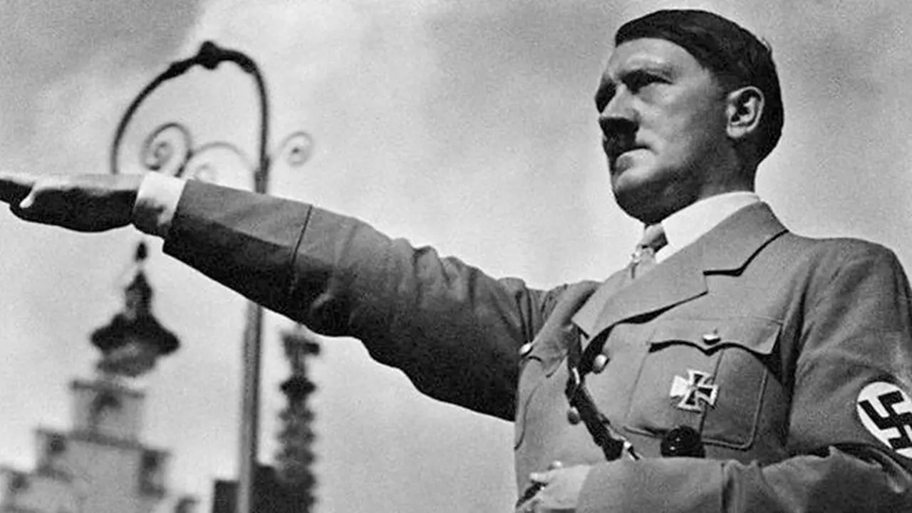 Heboh, Logo Apple Melekat di Lengan Kiri Adolf Hitler 