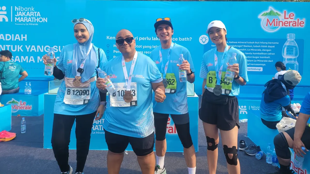 Segarnya Le Minerale Bikin Bepe, Saykoji hingga Zaskia Sungkar Semangat Lari di Jakarta Marathon 2023