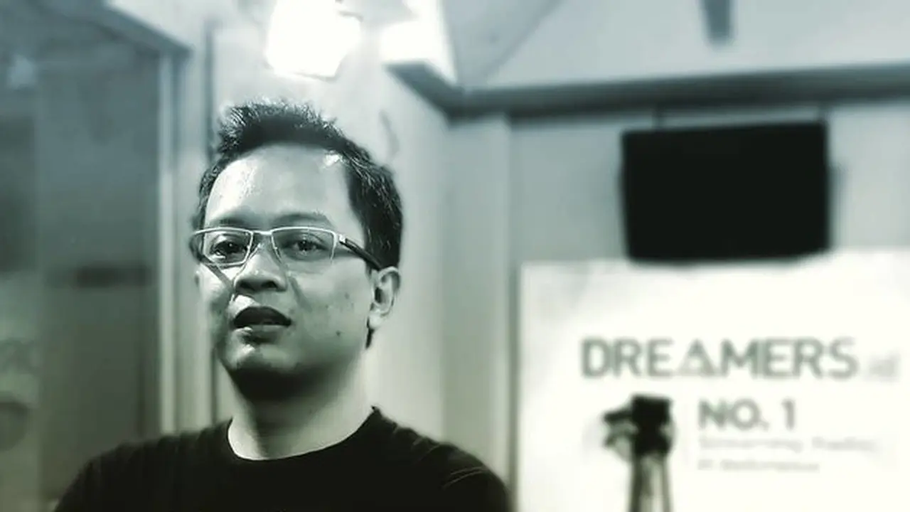 Lama Tak Terlihat, Ini 6 Potret Terbaru Anton eks Sheila on 7 Sekarang