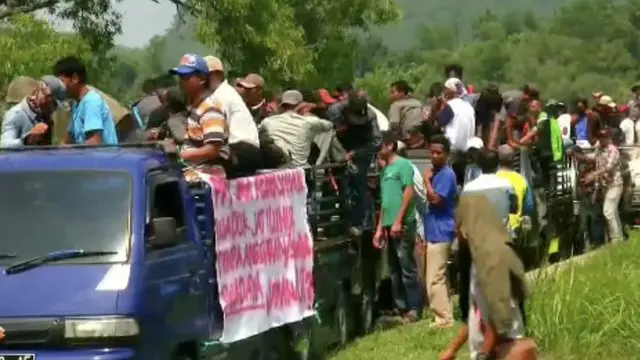 Ribuan petani keramba jaring apung unjuk rasa tolak pengosongan Waduk Jatiluhur oleh Perum Jasa Tirta II.